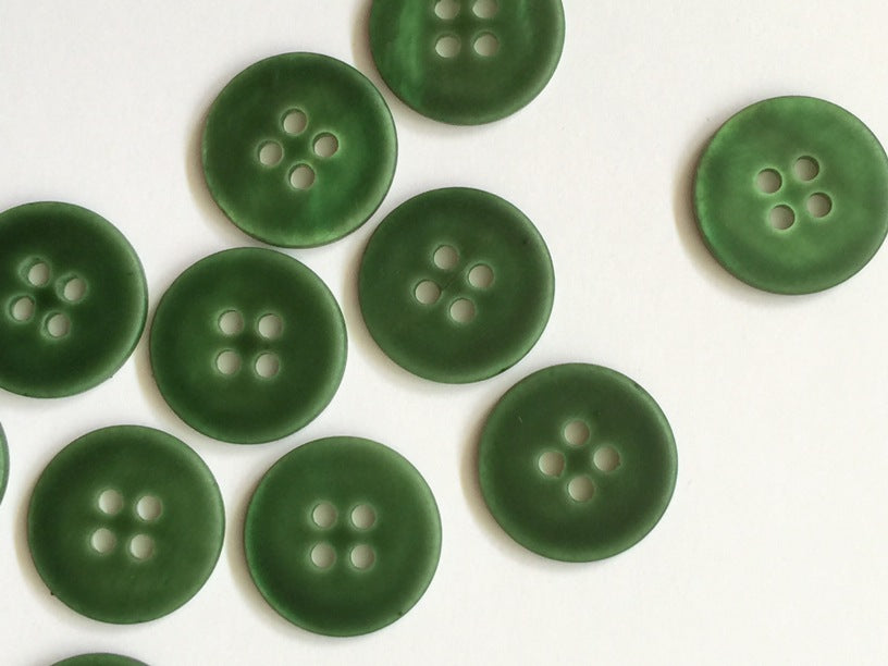 Matte River Shell Buttons 15 mm