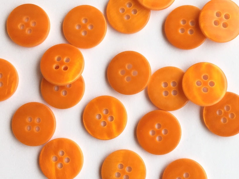 Matte River Shell Buttons 15 mm