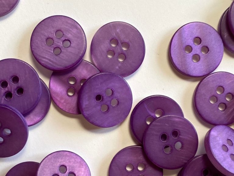 Matte River Shell Buttons 15 mm