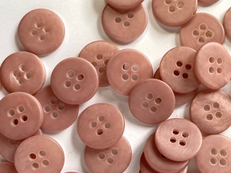 Matte River Shell Buttons 15 mm