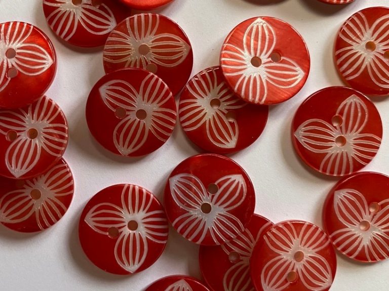 Shell Buttons with Off-Center Flower 18 mm