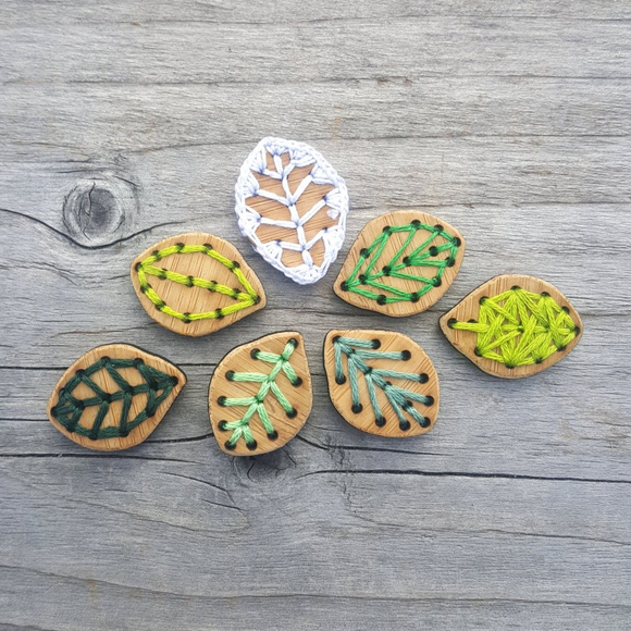 Bamboo Leaf Stitchable Buttons 1